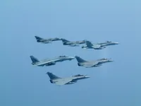 VFA-131 Wildcats Hornet AG-405, VF-143 Pukin' Dogs Tomcat AG-103 (161421), 2x Rafale M, 2x Super Étendard Modernisé