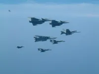 VFA-131 Wildcats Hornet AG-405, VF-143 Pukin' Dogs Tomcat AG-103 (161421), 3x Rafale M, 2x Super Étendard Modernisé underside shot
