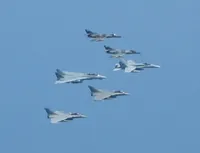 VFA-131 Wildcats Hornet AG-405 , VF-143 Pukin' Dogs Tomcat AG-103 (161421), 2x Rafale M, 2x Super Étendard Modernisé