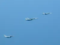 VFA-131 Wildcats Hornet AG-405, VF-143 Pukin' Dogs Tomcat AG-103 (161421), 2x Rafale M