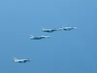 VFA-131 Wildcats Hornet AG-405, VF-143 Pukin' Dogs Tomcat AG-103 (161421), 2x Rafale M