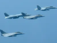 VFA-131 Wildcats Hornet AG-405, VF-143 Pukin' Dogs Tomcat AG-103 (161421), 2x Rafale M