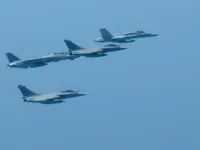 VFA-131 Wildcats Hornet AG-405, VF-143 Pukin' Dogs Tomcat AG-103 (161421), 2x Rafale M