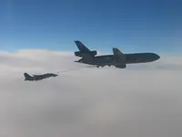 RIPPER 207 (161437) preparing to plug on USAF KC-10A Extender, serial 86-0036